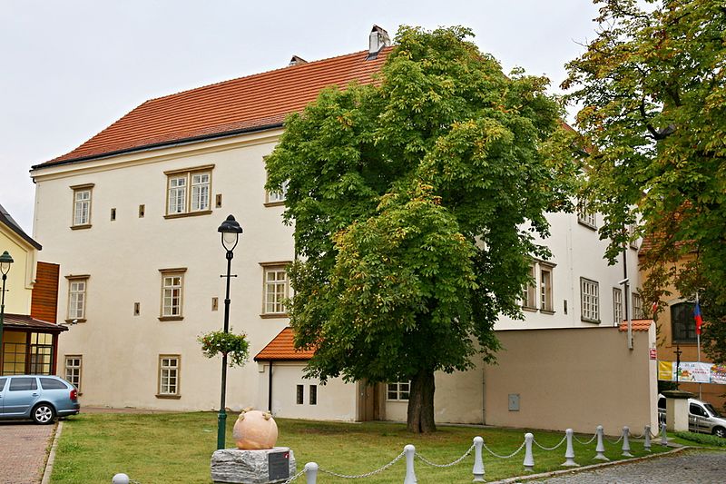 Chvaly (zámek) - ventip.cz