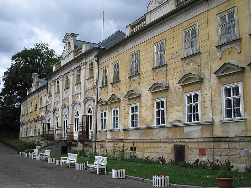 Hluboš (zámek) - ventip.cz