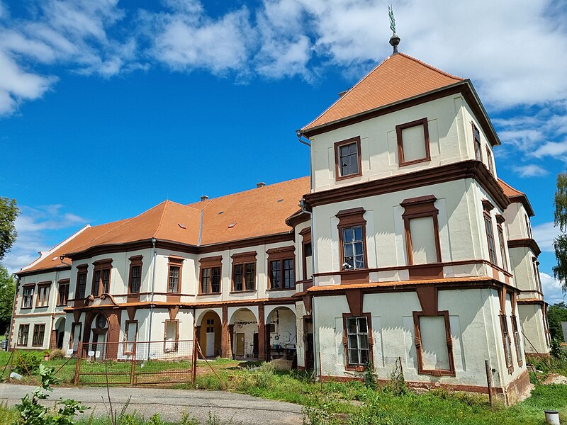 Hořiněves (zámek) - ventip.cz