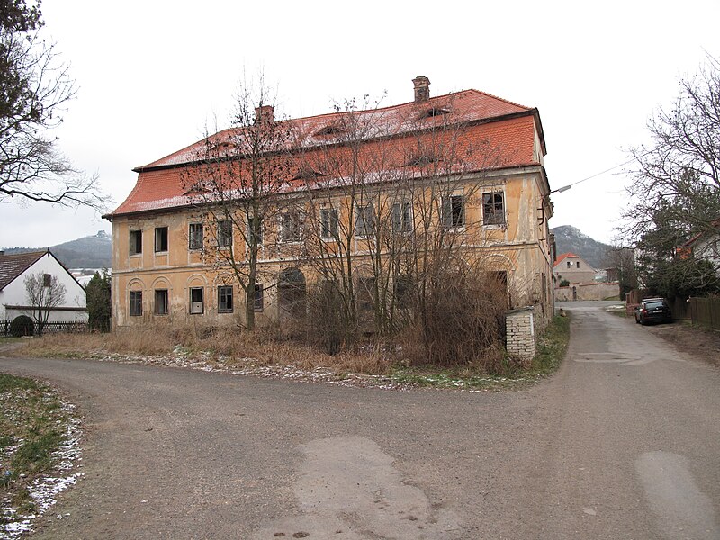 Pnětluky (zámek) - ventip.cz