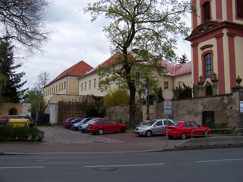 Uhříněves (zámek) - ventip.cz