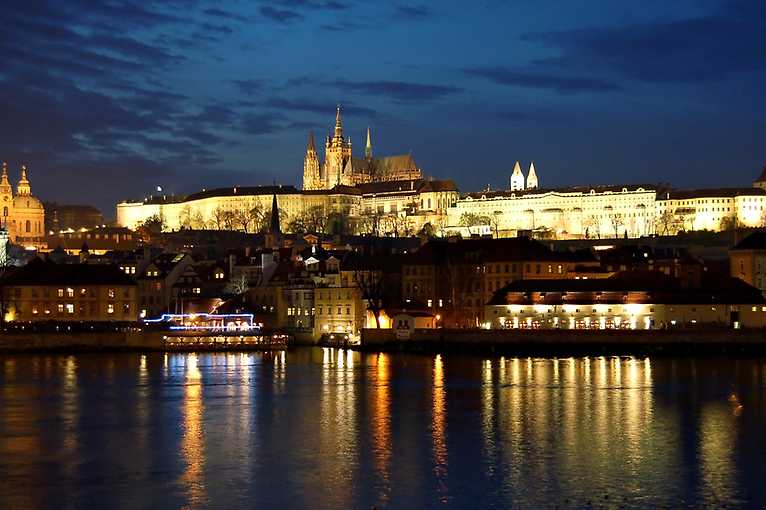 Večerní Pražský hrad - ventip.cz